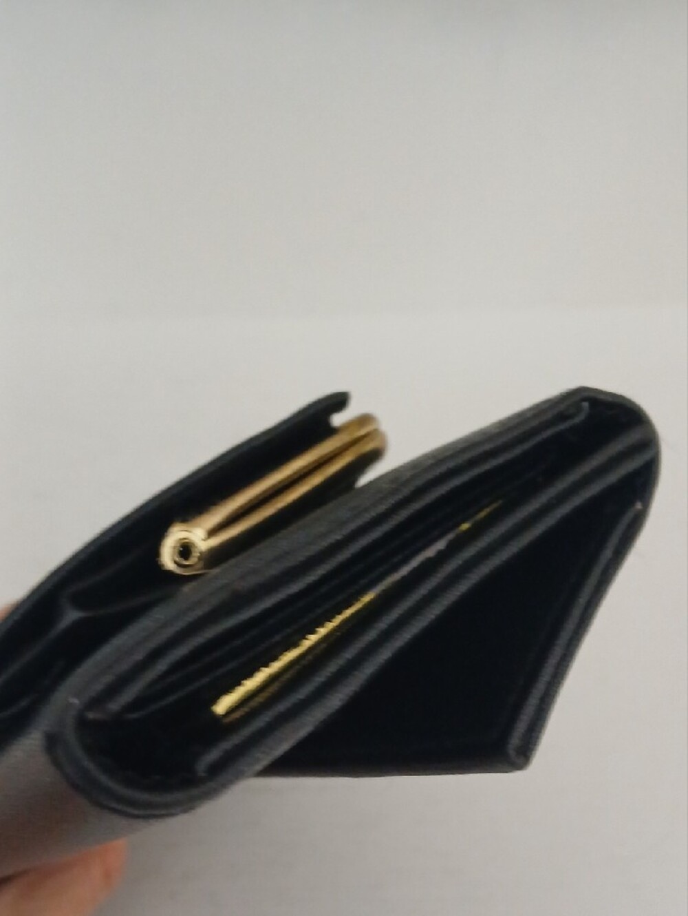 Classic Black Clutch Wallet With Kiss Lock And Memo Pad - Picture 5 of 6